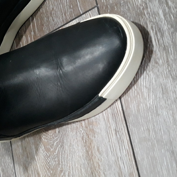 J Slides NYC black leather two zip lined ankle boots. Size 7 - Picture 2 of 10